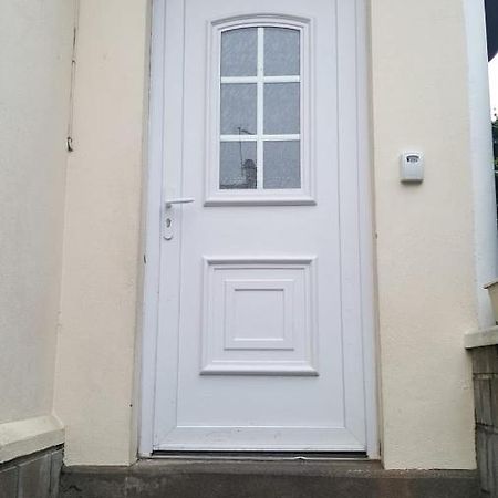 3 Hebergements - Au 1Er Etage 1 Appartement 2 Pieces Et Au 2Eme Etage Un Logement De 2 Chambres Louees Separement Avec Coin Cuisine Et Toilettes A Partager- Dans Pavillon Au Pied Du Rer B A 5 Minutes De Paris Et 30 Mn Stade De France Cachan Exterior foto