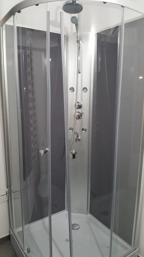 3 Hebergements - Au 1Er Etage 1 Appartement 2 Pieces Et Au 2Eme Etage Un Logement De 2 Chambres Louees Separement Avec Coin Cuisine Et Toilettes A Partager- Dans Pavillon Au Pied Du Rer B A 5 Minutes De Paris Et 30 Mn Stade De France Cachan Exterior foto